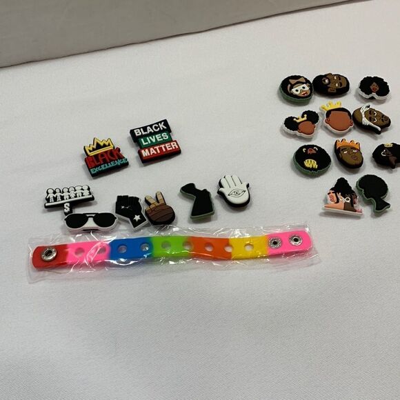 Multicolor Bracelet with 19 pc pop on decor- can also be used on Crocs shoes - Picture 1 of 6